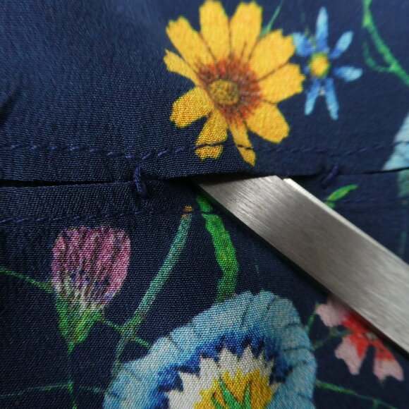 SiLK Ecru Brand Navy Floral Cami Top High Neck Keyhole Button Back Lined S Small - Picture 7 of 9